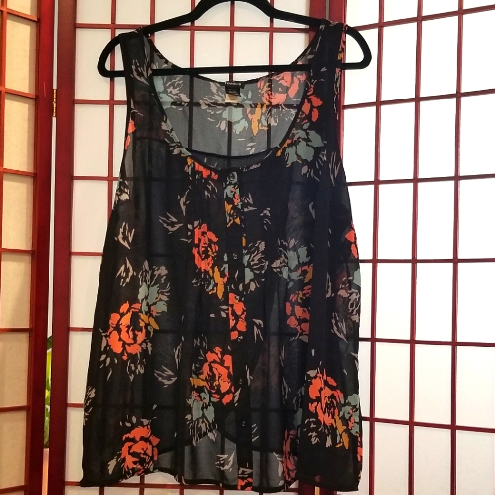 Torrid Sheer Floral Tank. Back tulip hem. Size